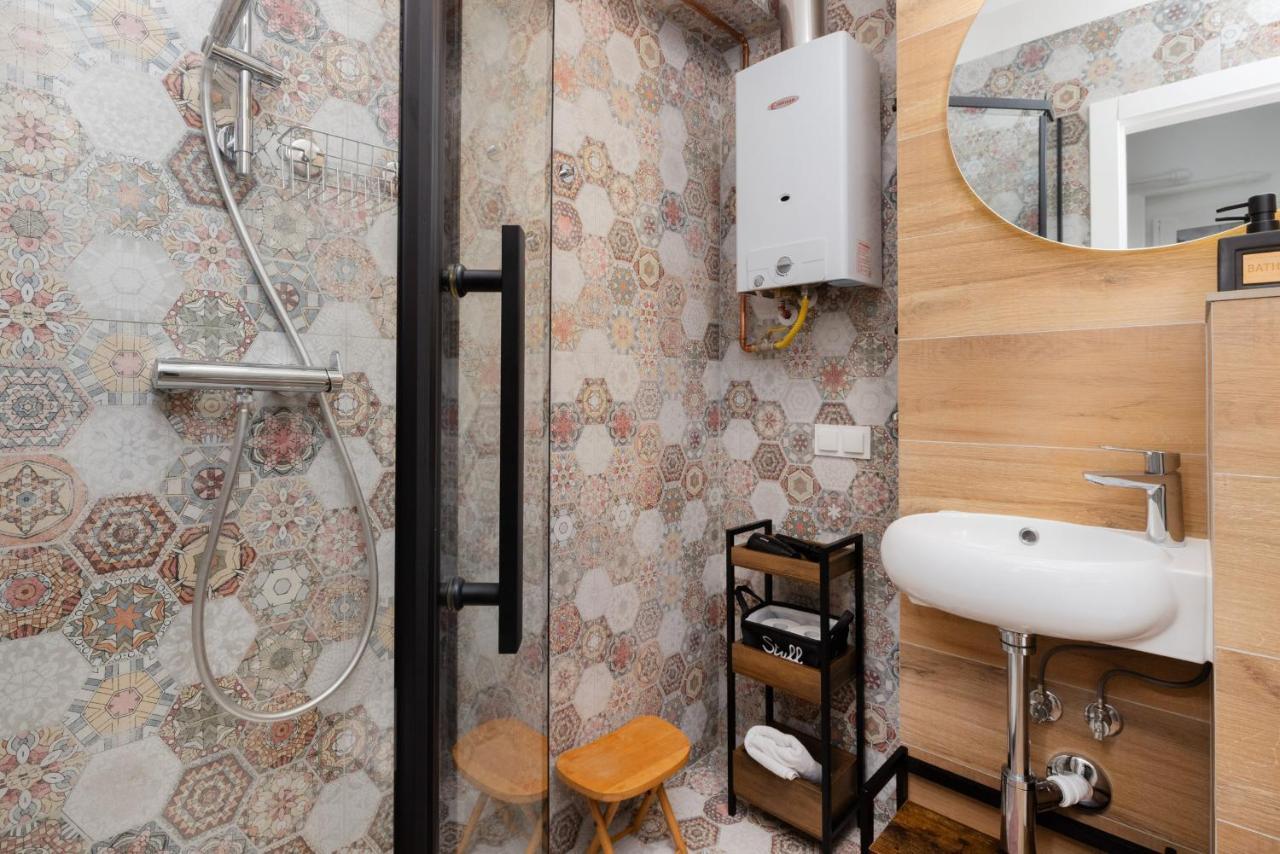 Podwale Staromiejskie With Balcony By Renters Huoneisto *